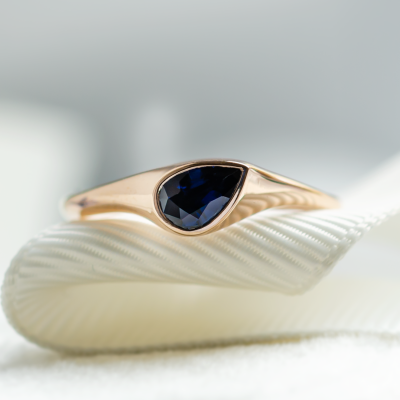 Gold ring with pear blue sapphire DREW