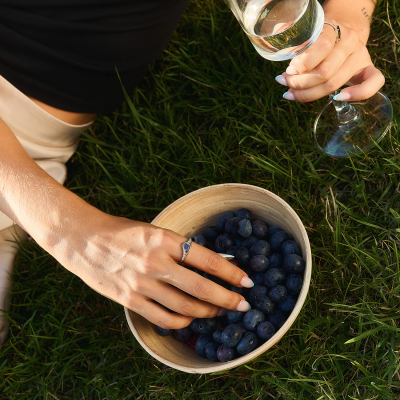 Atypický prsten s asymetrickým safírem a diamanty ELOWEN