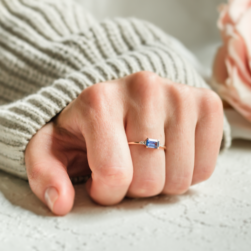 Modern ring with baguette sapphire and diamonds EUDE