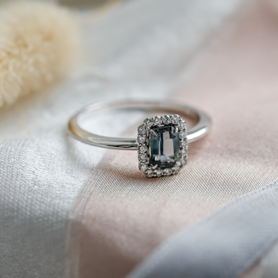 Vintage ring with teal baguette sapphire and diamonds FROST