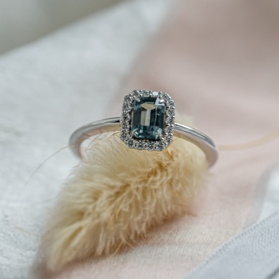 Vintage ring with teal baguette sapphire and diamonds FROST