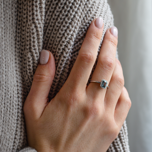 Vintage ring with teal baguette sapphire and diamonds FROST