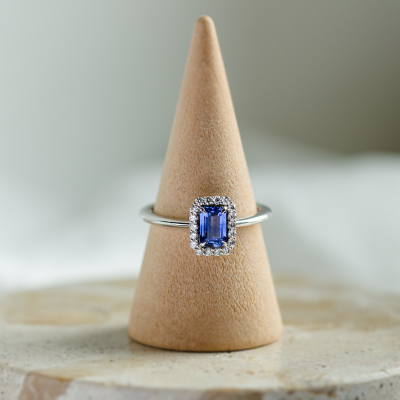 Unique teal sapphire and diamond engagement ring LEAR