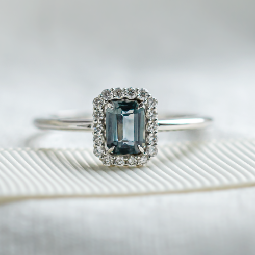 Vintage prsten s teal baguette safírem a diamanty FROST