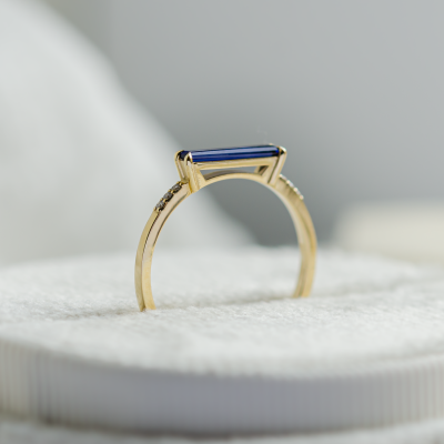 Gold ring with blue lab grown sapphire and diamonds IRIS