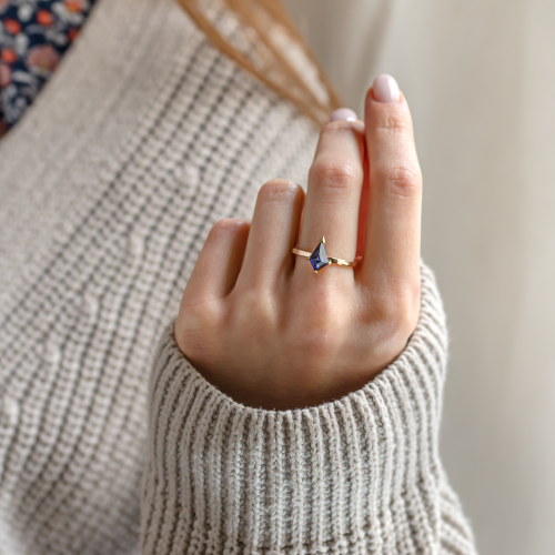 Gold ring with kite blue lab grown sapphire KODA