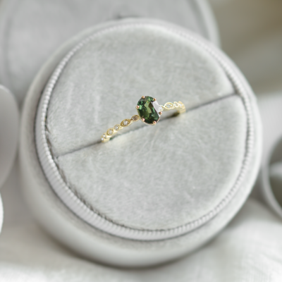 Vintage engagement ring with green sapphire and diamonds MADDIE