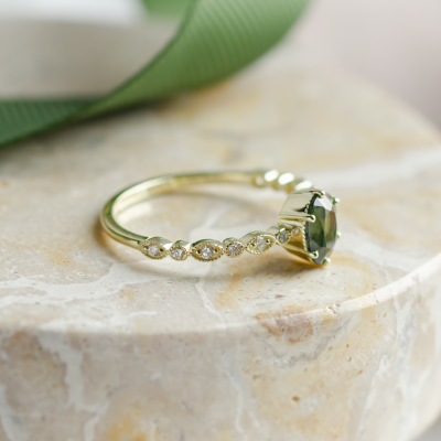 Vintage engagement ring with green sapphire and diamonds MADDIE