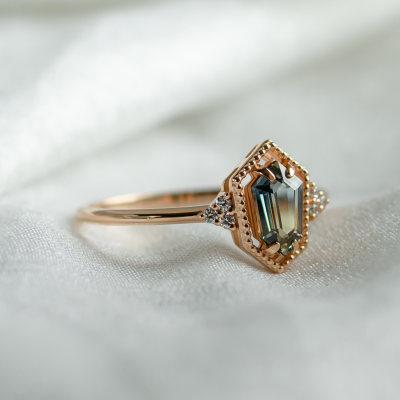 Gold vintage ring with hexagon sapphire and diamonds MAISY