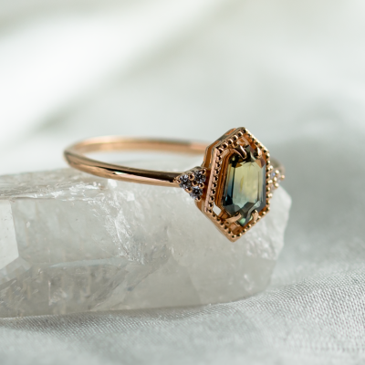 Gold vintage ring with hexagon sapphire and diamonds MAISY