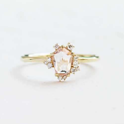 Zlatý prsten s růžovým safírem v cluster stylu MEREDITH