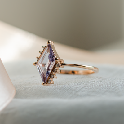Gold ring with natural violet sapphire MONA