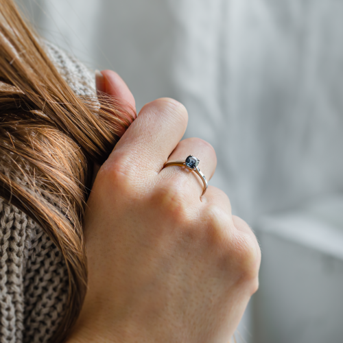 Gold ring with cushion blue sapphire NEEL