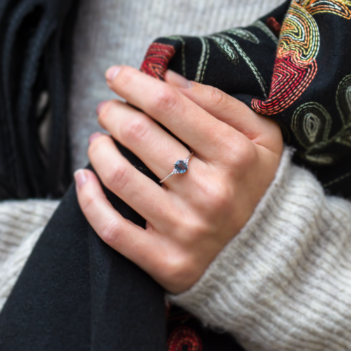 Gold ring with emerald sapphire and diamonds REZI