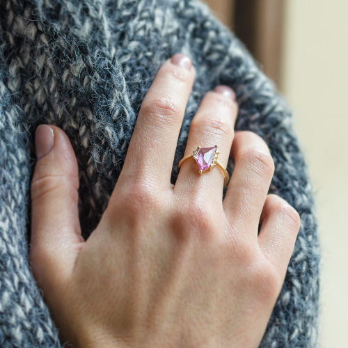 Gold ring with pink sapphire in asymmetric shape ROSALIE