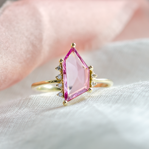 Gold ring with pink sapphire in asymmetric shape ROSALIE