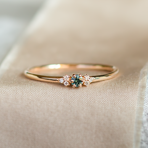 Minimalistický prsten se safírem a diamanty SABINE