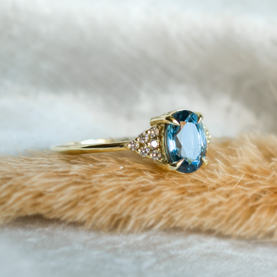 Blue sapphire and diamond engagement ring STEFANIE