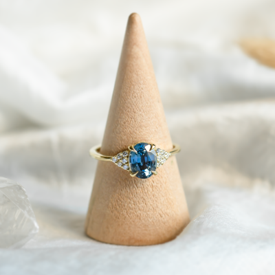 Blue sapphire and diamond engagement ring STEFANIE