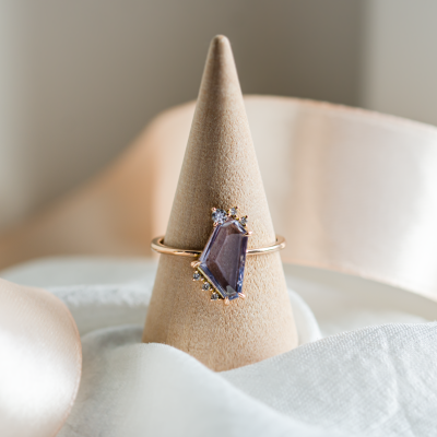 Gold ring with natural sapphire in violet colour SUZANNE