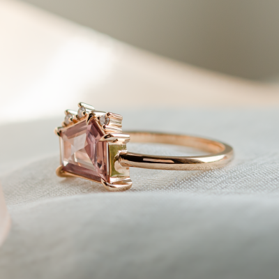 Gold ring with sapphire and diamonds TARA