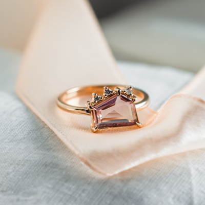 Gold ring with sapphire and diamonds TARA