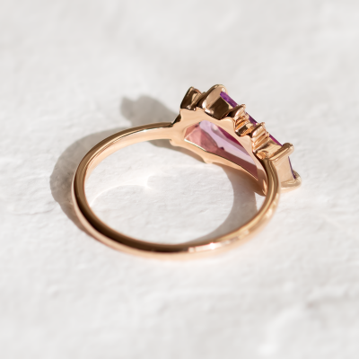 Zlatý prsten se safírem a diamanty TARA