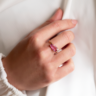 Zlatý prsten se safírem a diamanty TARA