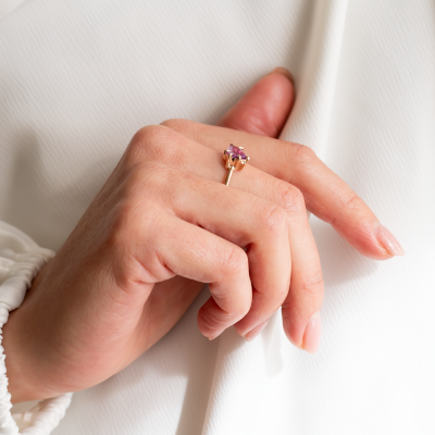 Zlatý prsten se safírem a diamanty TARA