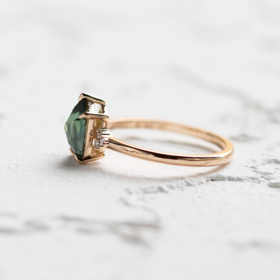 Gold ring with teal sapphire VIVA