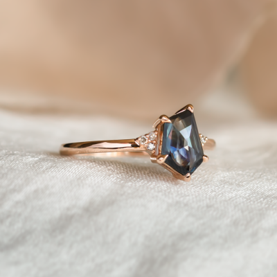 Gold ring with teal sapphire VIVA