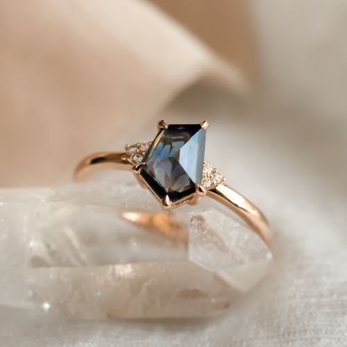 Gold ring with teal sapphire VIVA