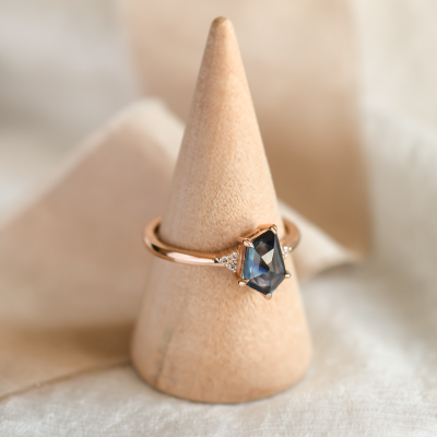 Gold ring with teal sapphire VIVA