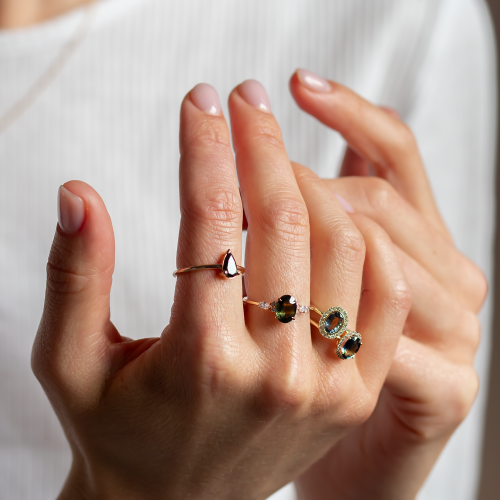 Zásnubní prsten s přírodním zeleným safírem a diamanty ETERNELLE