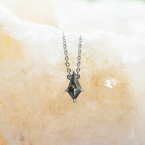 Zlatý náhrdelník se salt and pepper diamantem MELBOURNE