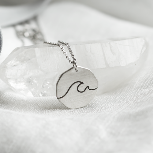 Matný zlatý náhrdelník s vlnou ATLANTIC