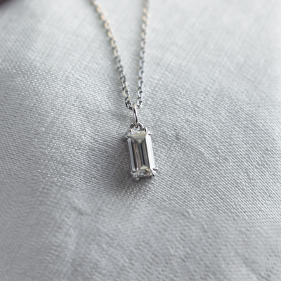 Gold pendant with moissanite CARRIE | MIAILS