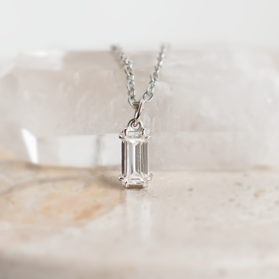 Gold pendant with moissanite CARRIE