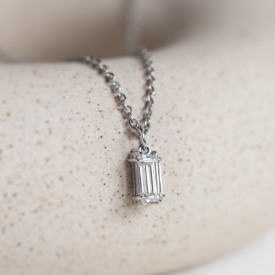 Gold pendant with moissanite CARRIE