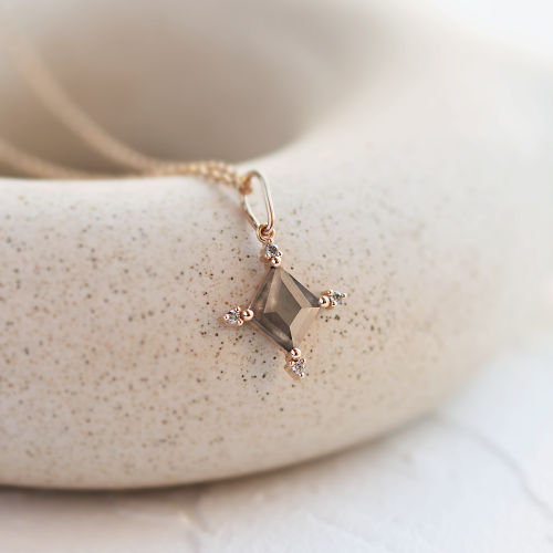 Originální náhrdelník se salt and pepper diamanty CRESSIDA