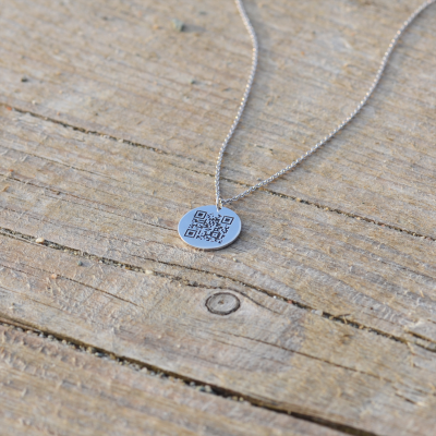 Pendant with encrypted QR-code + engraving on the opposite side