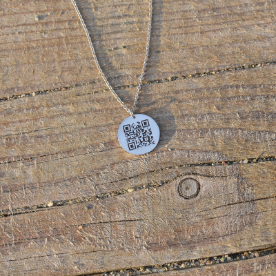 Pendant with encrypted QR-code + engraving on the opposite side