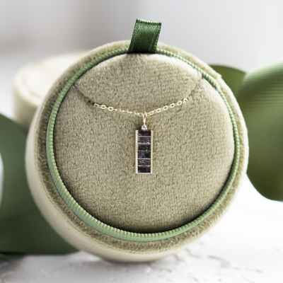 Gold pendant with salt and pepper diamonds and classic diamond EVERLY