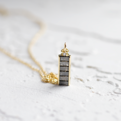 Gold pendant with salt and pepper diamonds and classic diamond EVERLY