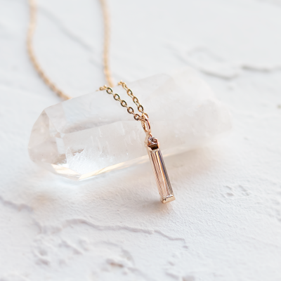 Minimalistický přívěsek s baguette moissanitem a diamantem FELICE