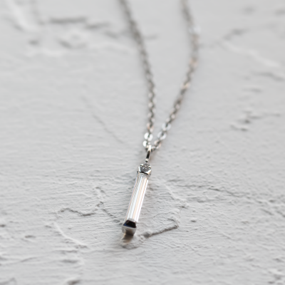Minimalistický přívěsek s baguette moissanitem a diamantem FELICE