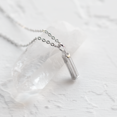 Minimalistický přívěsek s baguette moissanitem a diamantem FELICE