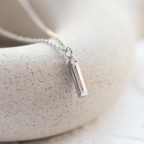Minimalistický přívěsek s baguette moissanitem a diamantem FELICE