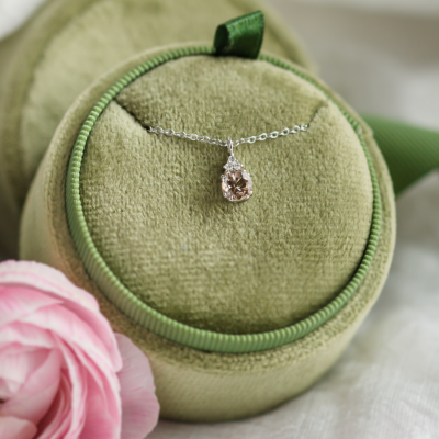 Delicate gold necklace with morganite and side diamonds FEMINA