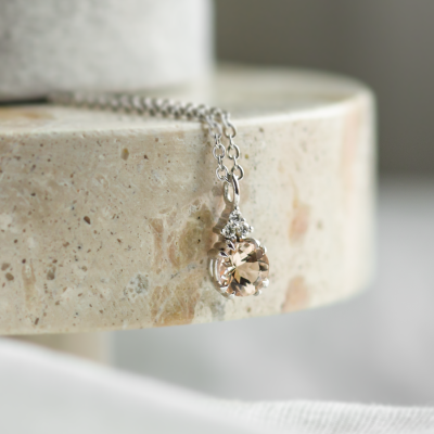 Delicate gold necklace with morganite and side diamonds FEMINA